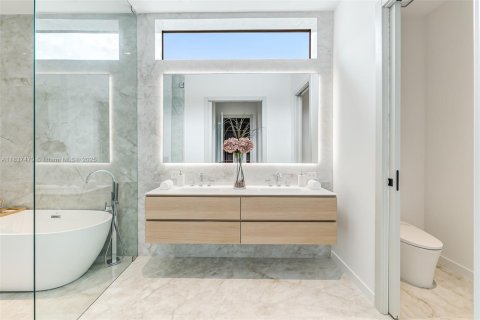 Townhouse in Miami, Florida 4 bedrooms, 435.8 sq.m. № 1823646 - photo 15
