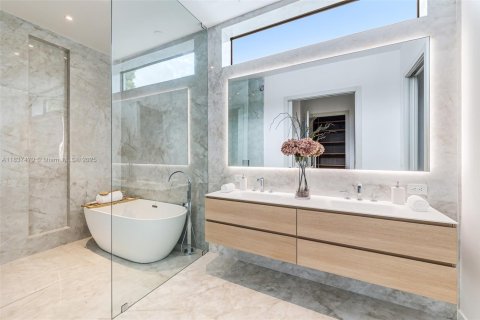 Townhouse in Miami, Florida 4 bedrooms, 435.8 sq.m. № 1823646 - photo 14