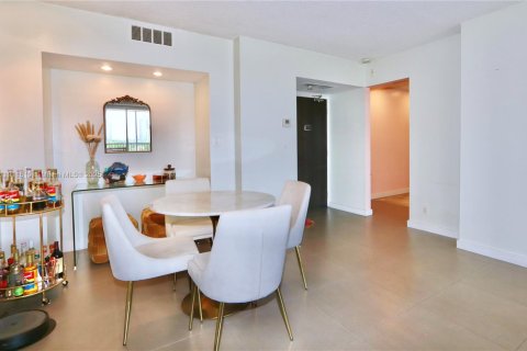 Copropriété à vendre à Aventura, Floride: 2 chambres, 121.98 m2 № 1967553 - photo 11