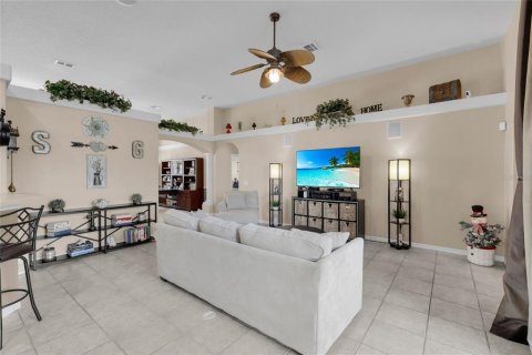 House in Kissimmee, Florida 4 bedrooms, 239.78 sq.m. № 1723978 - photo 17