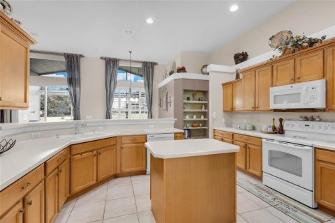 House in Kissimmee, Florida 4 bedrooms, 239.78 sq.m. № 1723978 - photo 12