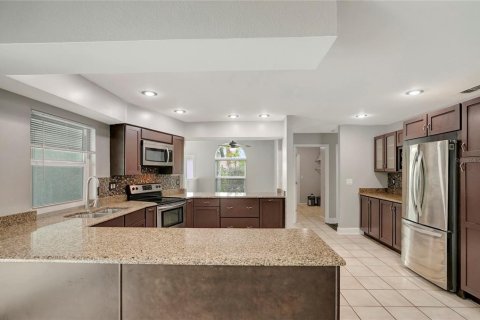 House in Tampa, Florida 3 bedrooms, 181.16 sq.m. № 1796033 - photo 16