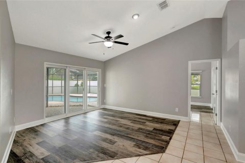 House in Tampa, Florida 3 bedrooms, 181.16 sq.m. № 1796033 - photo 10
