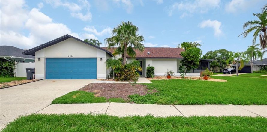 House in Tampa, Florida 3 bedrooms, 181.16 sq.m. № 1796033