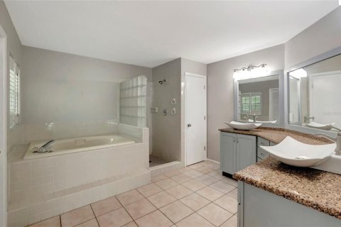 House in Tampa, Florida 3 bedrooms, 181.16 sq.m. № 1796033 - photo 24