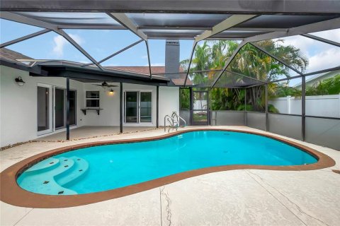 House in Tampa, Florida 3 bedrooms, 181.16 sq.m. № 1796033 - photo 2