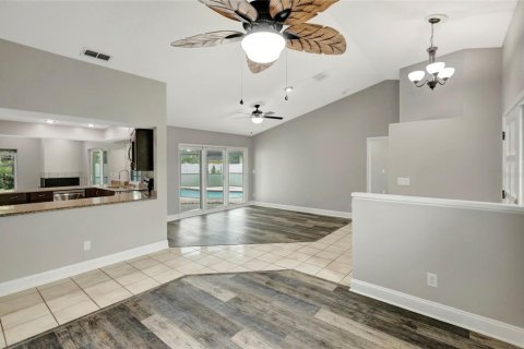 House in Tampa, Florida 3 bedrooms, 181.16 sq.m. № 1796033 - photo 9