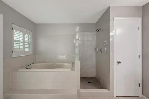 House in Tampa, Florida 3 bedrooms, 181.16 sq.m. № 1796033 - photo 25