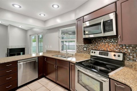 House in Tampa, Florida 3 bedrooms, 181.16 sq.m. № 1796033 - photo 18