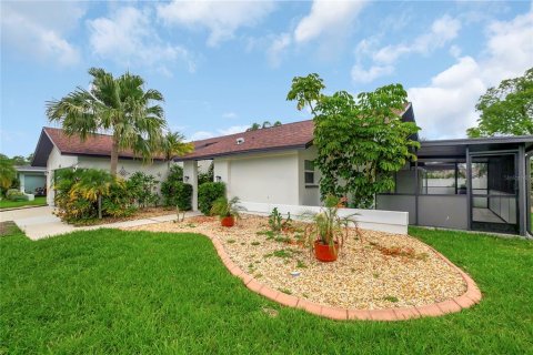 House in Tampa, Florida 3 bedrooms, 181.16 sq.m. № 1796033 - photo 4