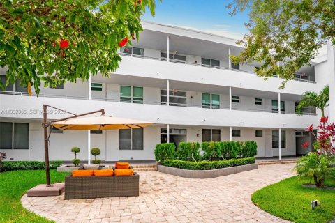 Copropriété à vendre à Bal Harbour, Floride: 1 chambre, 91.97 m2 № 2049808 - photo 29