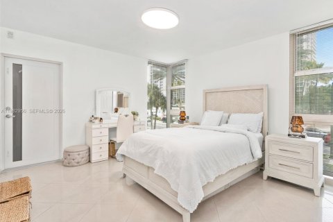 Copropriété à vendre à Bal Harbour, Floride: 1 chambre, 91.97 m2 № 2049808 - photo 11