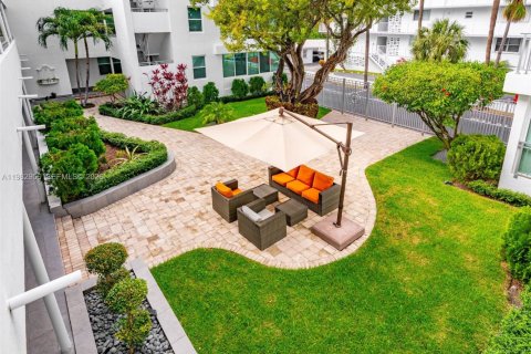 Copropriété à vendre à Bal Harbour, Floride: 1 chambre, 91.97 m2 № 2049808 - photo 28