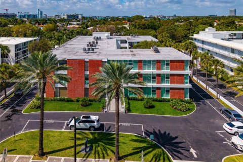 Copropriété à vendre à Bal Harbour, Floride: 1 chambre, 91.97 m2 № 2049808 - photo 20