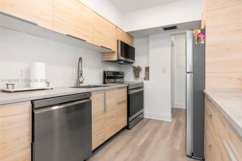 Copropriété à vendre à Bal Harbour, Floride: 1 chambre, 91.97 m2 № 2049808 - photo 10