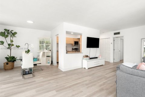 Copropriété à vendre à Bal Harbour, Floride: 1 chambre, 91.97 m2 № 2049808 - photo 4