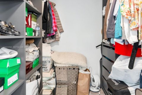 Copropriété à vendre à Bal Harbour, Floride: 1 chambre, 91.97 m2 № 2049808 - photo 14