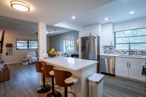 Condominio en venta en Tamarac, Florida, 2 dormitorios, 137.5 m2 № 1829002 - foto 3