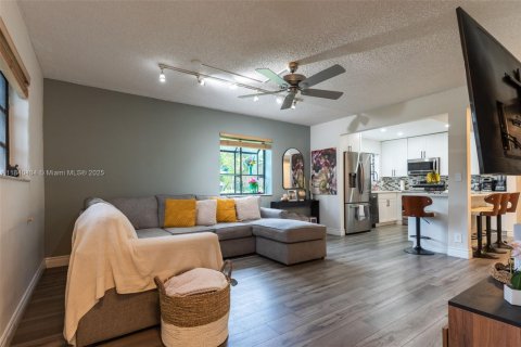 Condominio en venta en Tamarac, Florida, 2 dormitorios, 137.5 m2 № 1829002 - foto 10