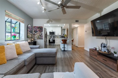 Condominio en venta en Tamarac, Florida, 2 dormitorios, 137.5 m2 № 1829002 - foto 1