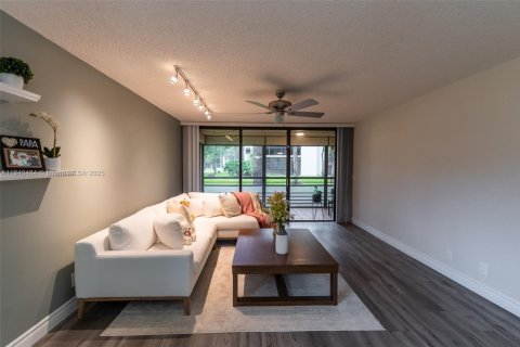 Condominio en venta en Tamarac, Florida, 2 dormitorios, 137.5 m2 № 1829002 - foto 16