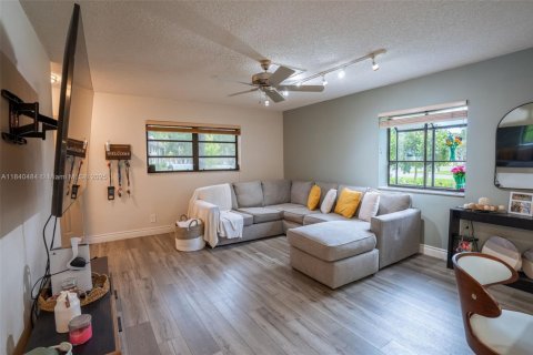 Condominio en venta en Tamarac, Florida, 2 dormitorios, 137.5 m2 № 1829002 - foto 9