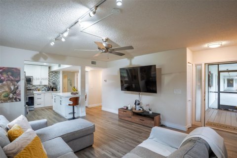 Condominio en venta en Tamarac, Florida, 2 dormitorios, 137.5 m2 № 1829002 - foto 11
