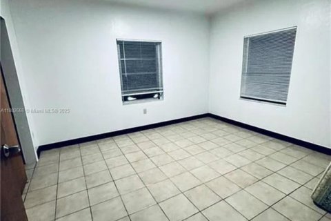 Commercial property in Miami, Florida 193.33 sq.m. № 1862349 - photo 7