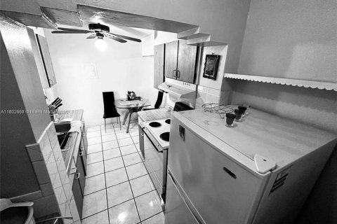 Commercial property in Miami, Florida 193.33 sq.m. № 1862349 - photo 3