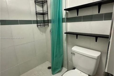 Commercial property in Miami, Florida 193.33 sq.m. № 1862349 - photo 10