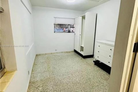 Commercial property in Miami, Florida 193.33 sq.m. № 1862349 - photo 8