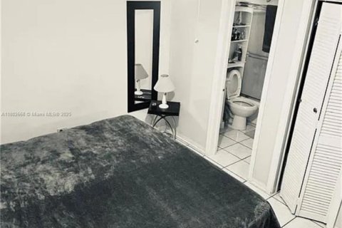 Commercial property in Miami, Florida 193.33 sq.m. № 1862349 - photo 4