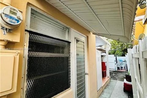 Commercial property in Miami, Florida 193.33 sq.m. № 1862349 - photo 16