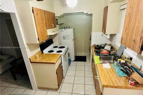Commercial property in Miami, Florida 193.33 sq.m. № 1862349 - photo 15