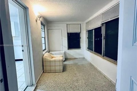 Commercial property in Miami, Florida 193.33 sq.m. № 1862349 - photo 5