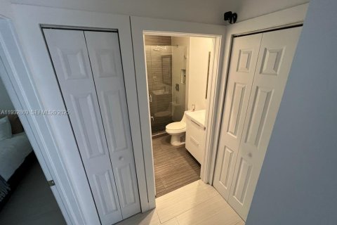 Снять в аренду таунхаус в Дорал, Флорида 3 спальни, 135.82м2, № 1991684 - фото 8