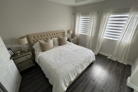 Снять в аренду таунхаус в Дорал, Флорида 3 спальни, 135.82м2, № 1991684 - фото 6