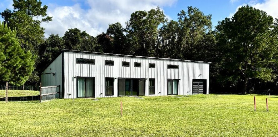 Villa ou maison à Ocklawaha, Floride 2 chambres, 124.86 m2 № 1911153
