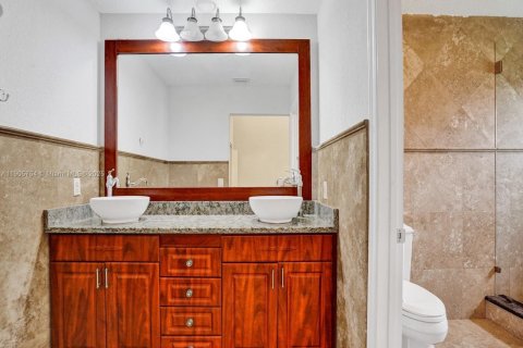 House in Sunrise, Florida 4 bedrooms, 195.28 sq.m. № 1957206 - photo 12