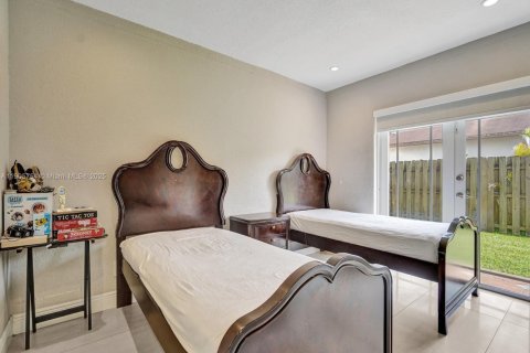 House in Sunrise, Florida 4 bedrooms, 195.28 sq.m. № 1957206 - photo 5