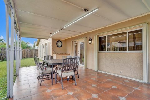 House in Sunrise, Florida 4 bedrooms, 195.28 sq.m. № 1957206 - photo 16