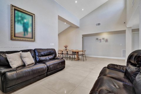 House in Sunrise, Florida 4 bedrooms, 195.28 sq.m. № 1957206 - photo 14