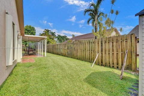 House in Sunrise, Florida 4 bedrooms, 195.28 sq.m. № 1957206 - photo 18