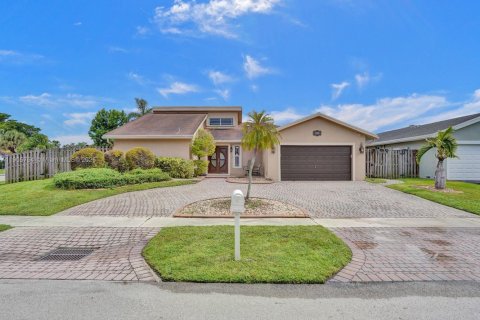 House in Sunrise, Florida 4 bedrooms, 195.28 sq.m. № 1957206 - photo 4