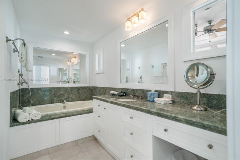 Copropriété à louer à Miami Beach, Floride: 3 chambres, 188.96 m2 № 2077177 - photo 14