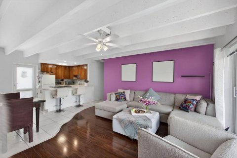 Condo in South Palm Beach, Florida, 1 bedroom  № 2177790 - photo 3