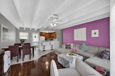 Condo in South Palm Beach, Florida, 1 bedroom  № 2177790 - photo 12