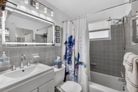 Condo in South Palm Beach, Florida, 1 bedroom  № 2177790 - photo 2