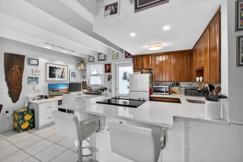 Condo in South Palm Beach, Florida, 1 bedroom  № 2177790 - photo 10