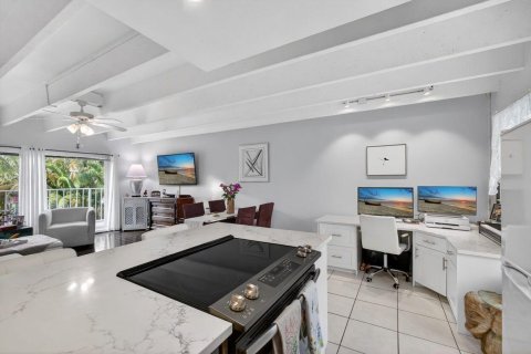 Condo in South Palm Beach, Florida, 1 bedroom № 2177790